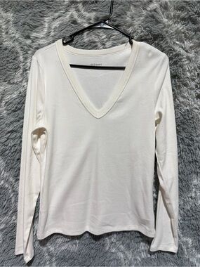 Old Navy Cream V-Neck Long Sleeve Tee